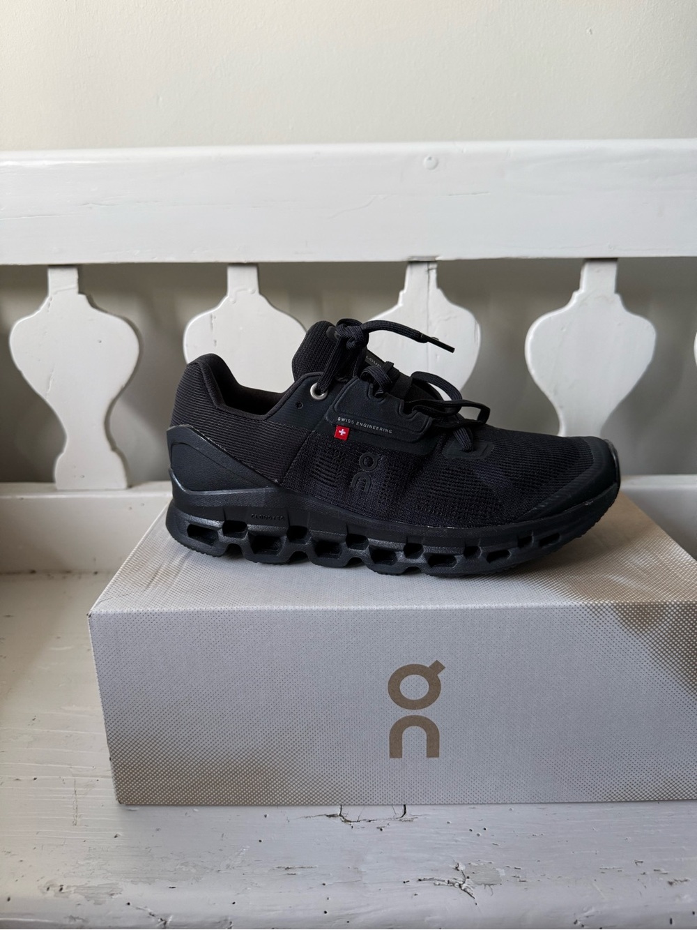 On Running Black Women’s Cloud Sneakers - Picture 4 of 10